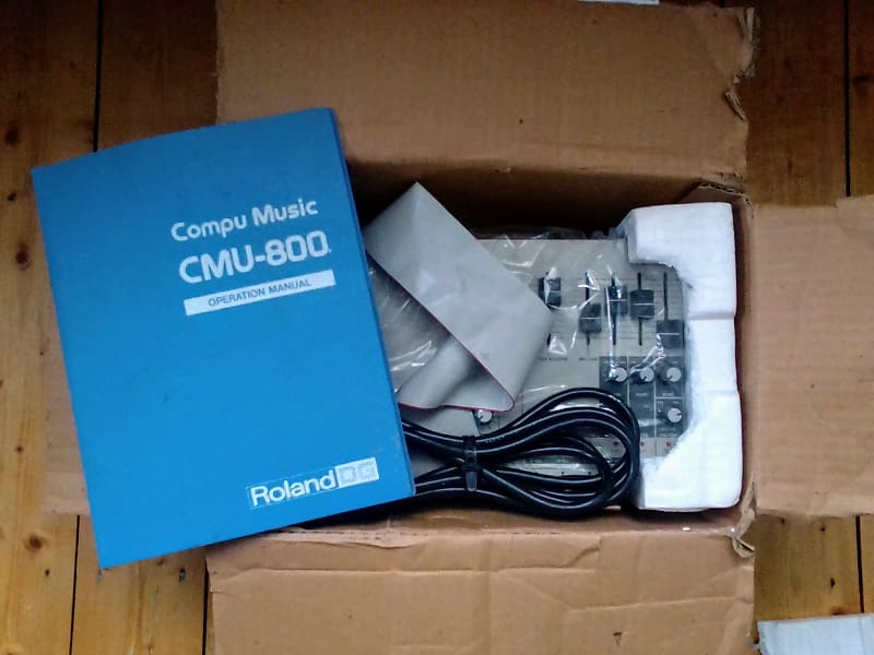Roland CMU-800 750€.jpg