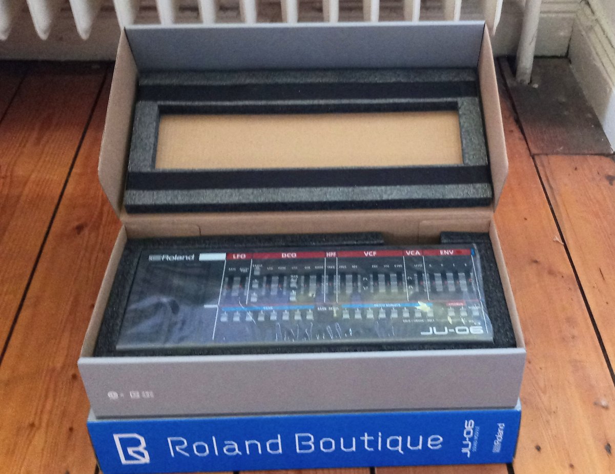Roland Boutique JU-06 20210420_144541~2.jpg