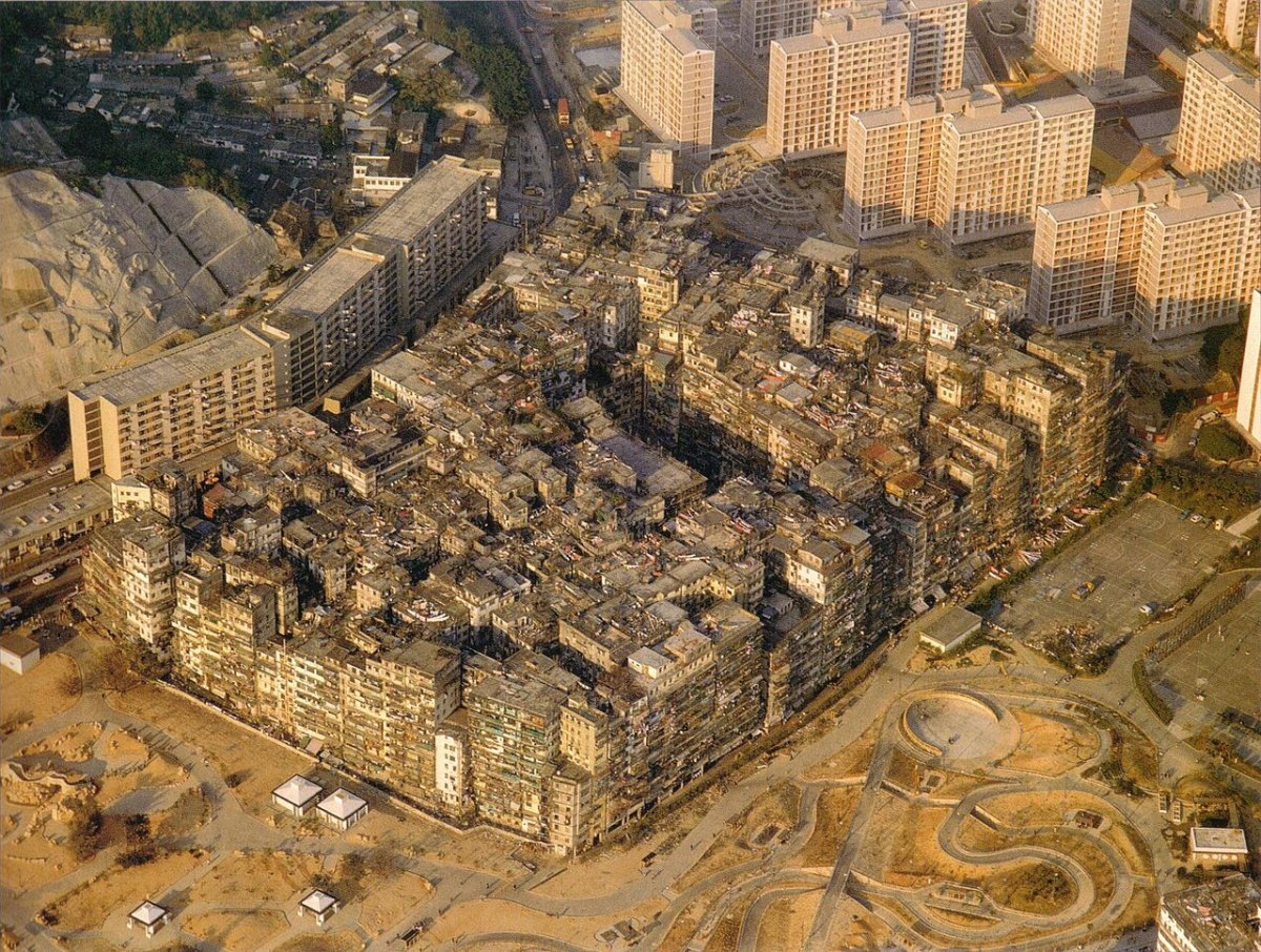 Kowloon_Walled_City_-_1989_Aerial.jpg