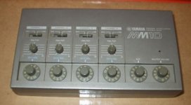 yamaha-mm10-portable-mixer-vintage_1_deec9fd9cf54d6eb49673554f951e40c.jpg